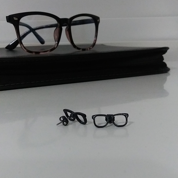 I Love Nerds Earings - Picture 6 of 11